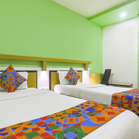 Hotel Merit Surat Exterior photo