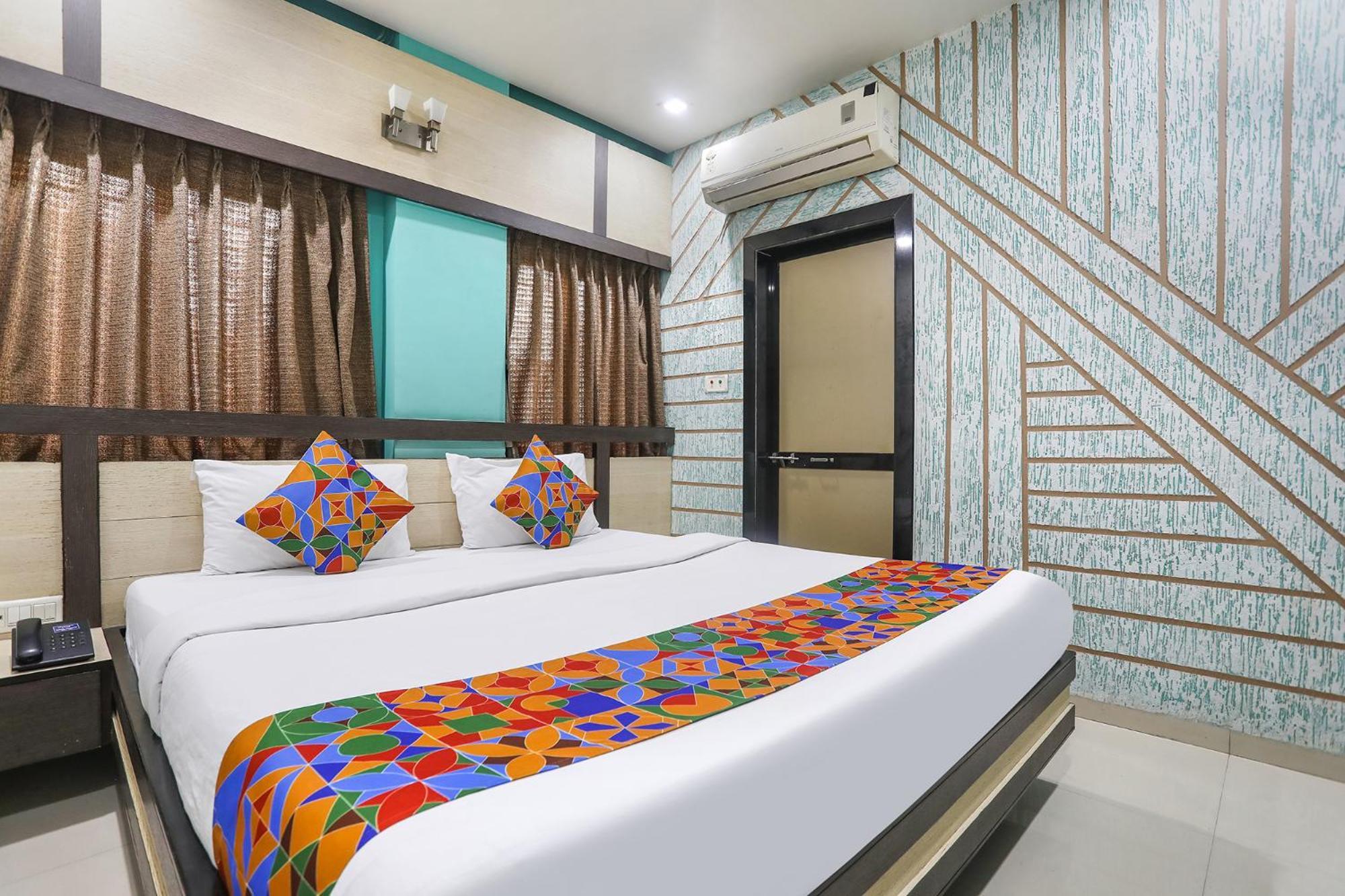 Hotel Merit Surat Exterior photo