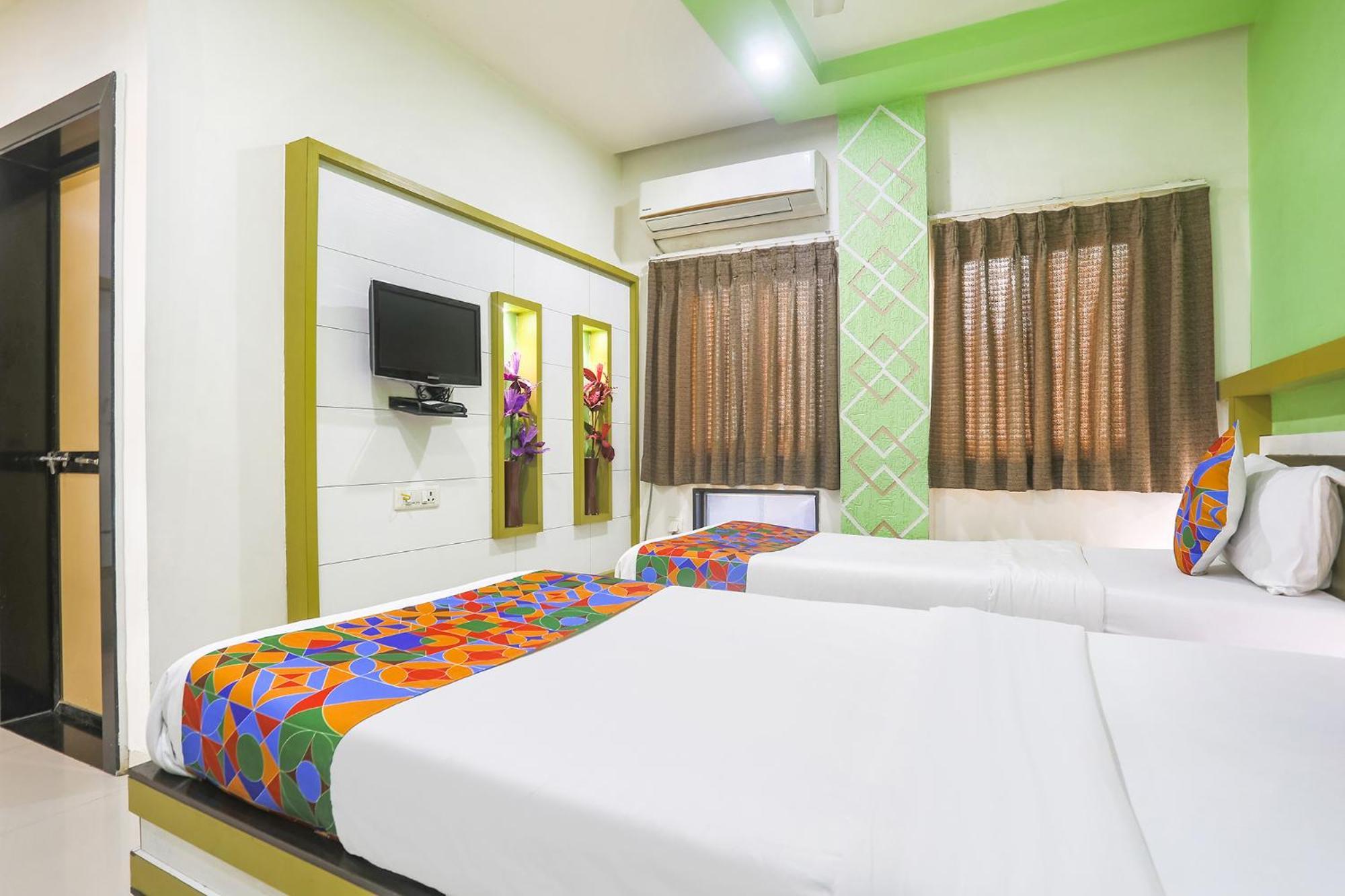Hotel Merit Surat Exterior photo