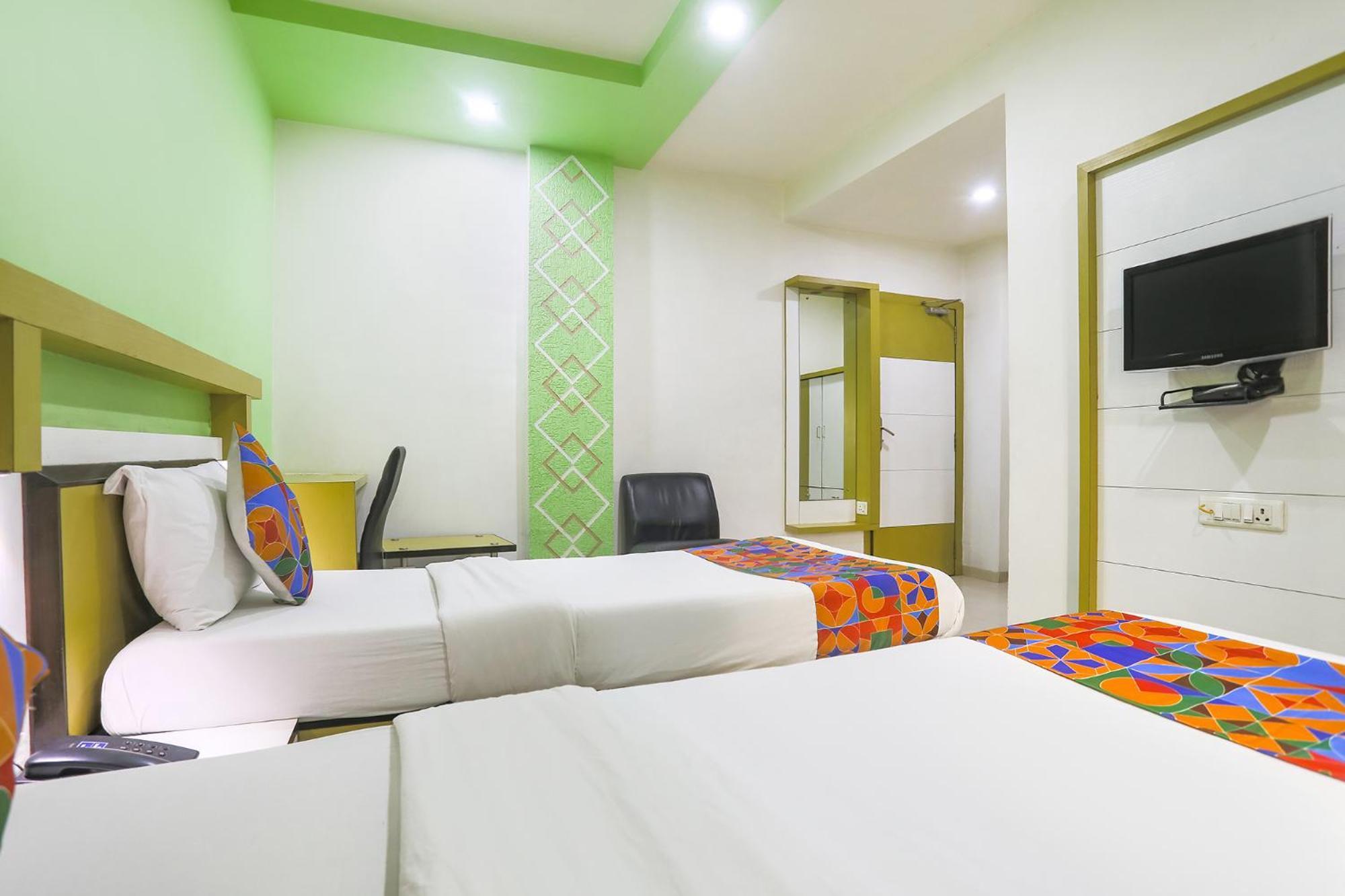 Hotel Merit Surat Exterior photo