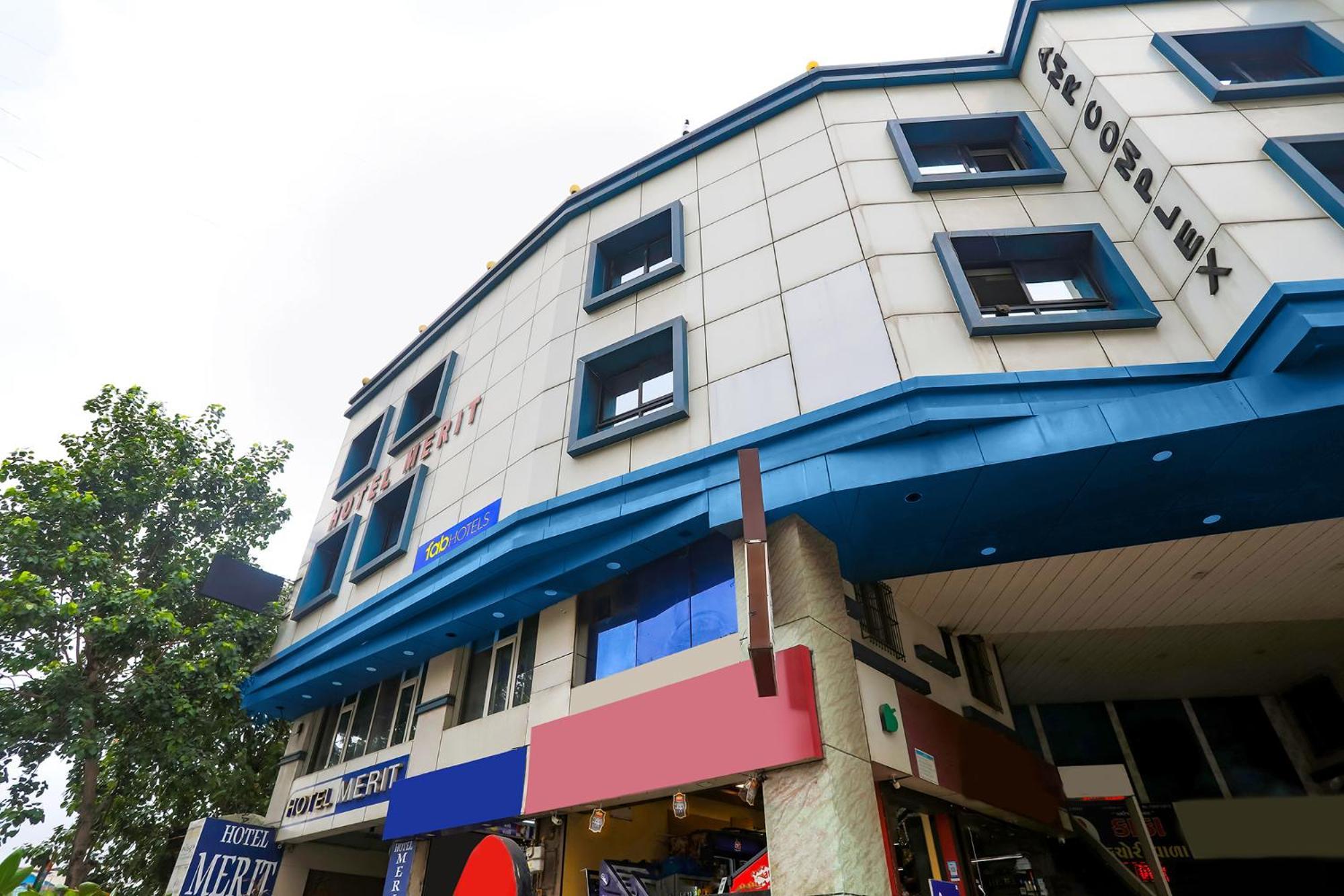 Hotel Merit Surat Exterior photo